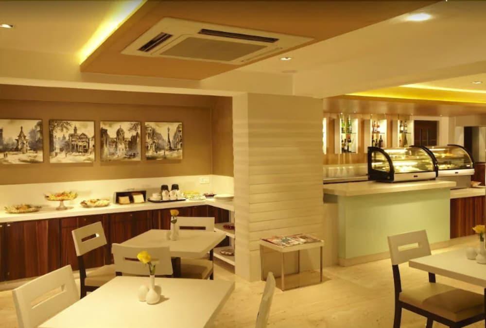 Hotel Bawa Continental Mumbai  Buitenkant foto