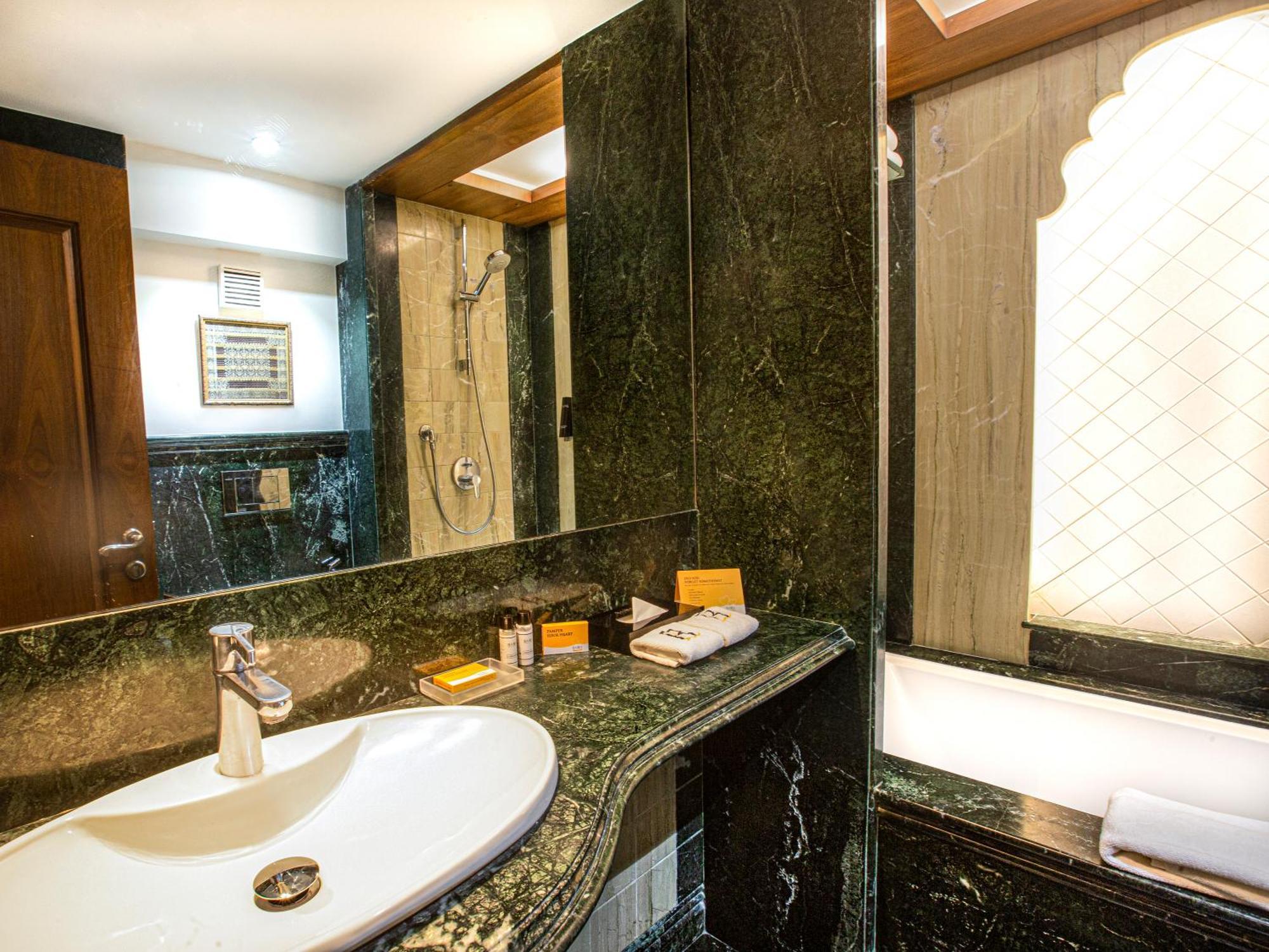 Hotel Bawa Continental Mumbai  Buitenkant foto